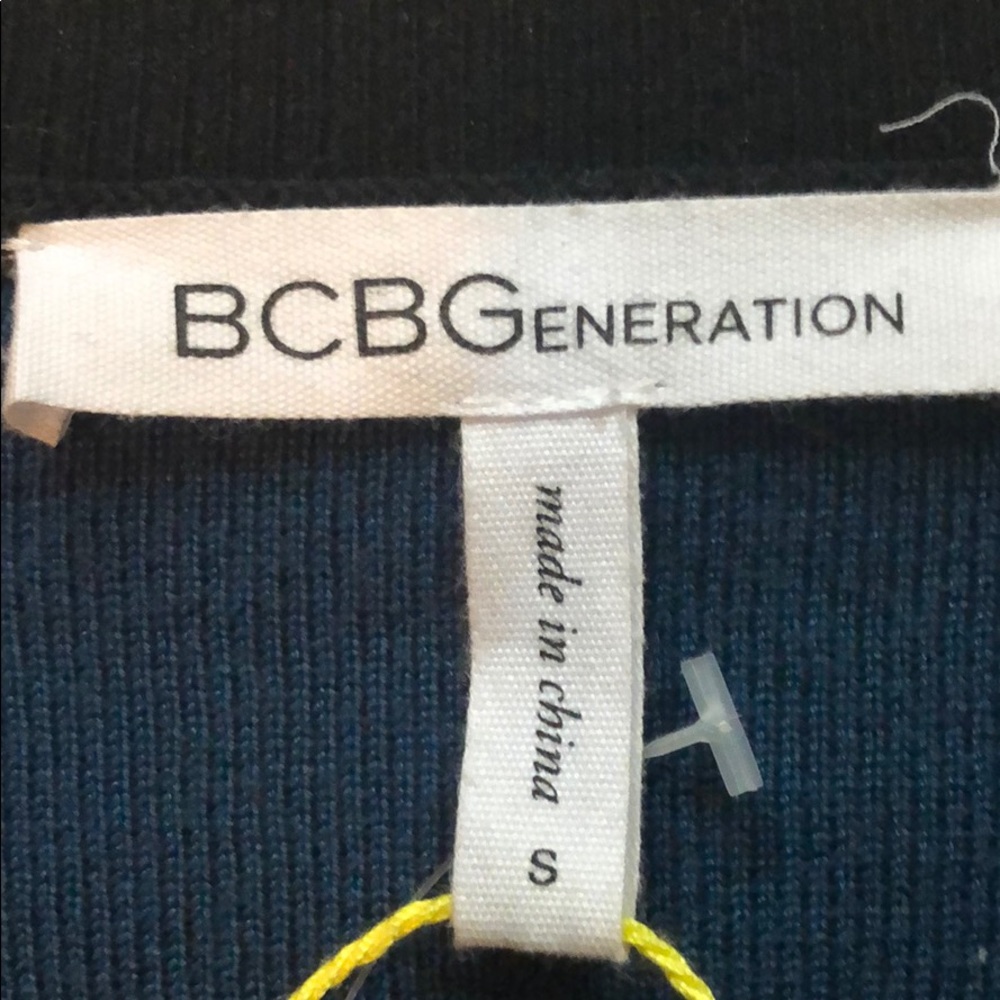 Cropped BCBG Generation - Picture 2 of 4